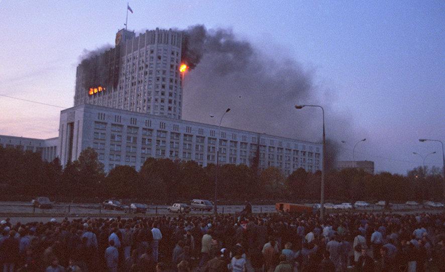 Ельцин разрушил экономику, а Путин рад бы восстановить да зарок дал